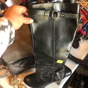 Simply Vera Wang Boots